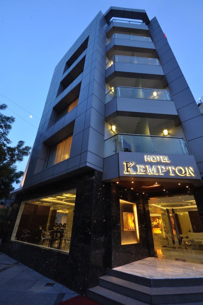 Kempton Hotel Calcutta Eksteriør billede