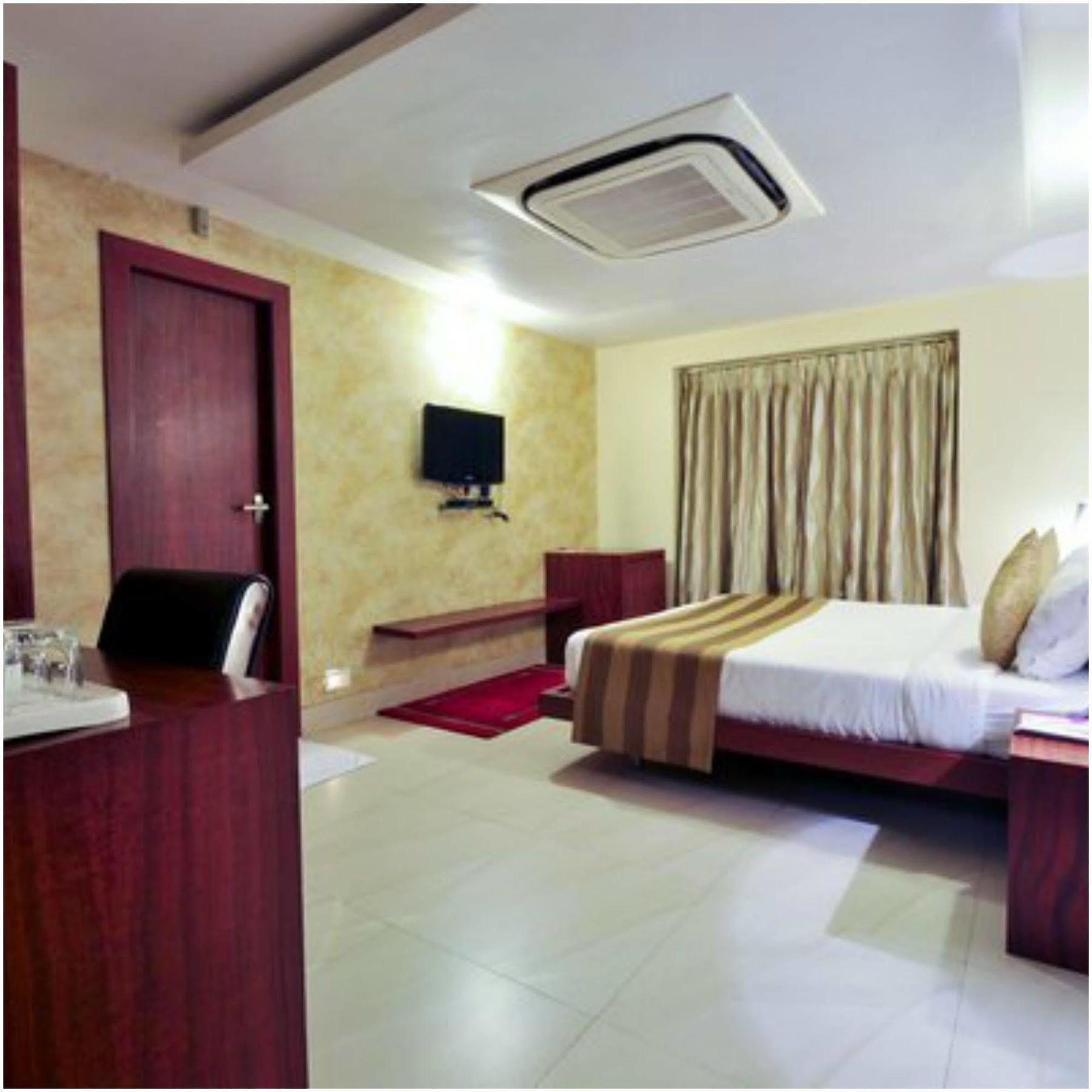 Kempton Hotel Calcutta Eksteriør billede